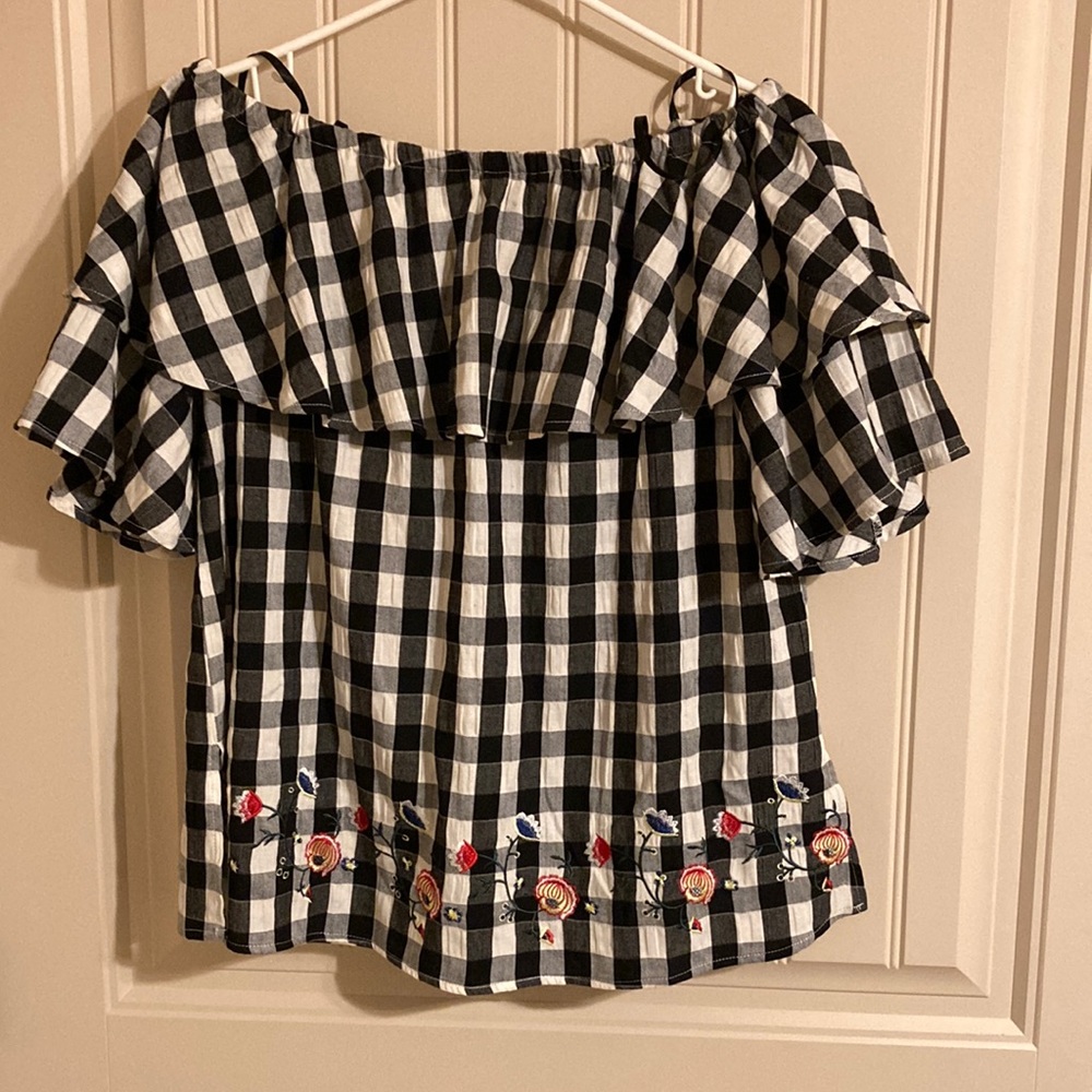 I Love Joah Women’s Sz M Black White Gingham Plaid Top Blouse Embroidery Flowers